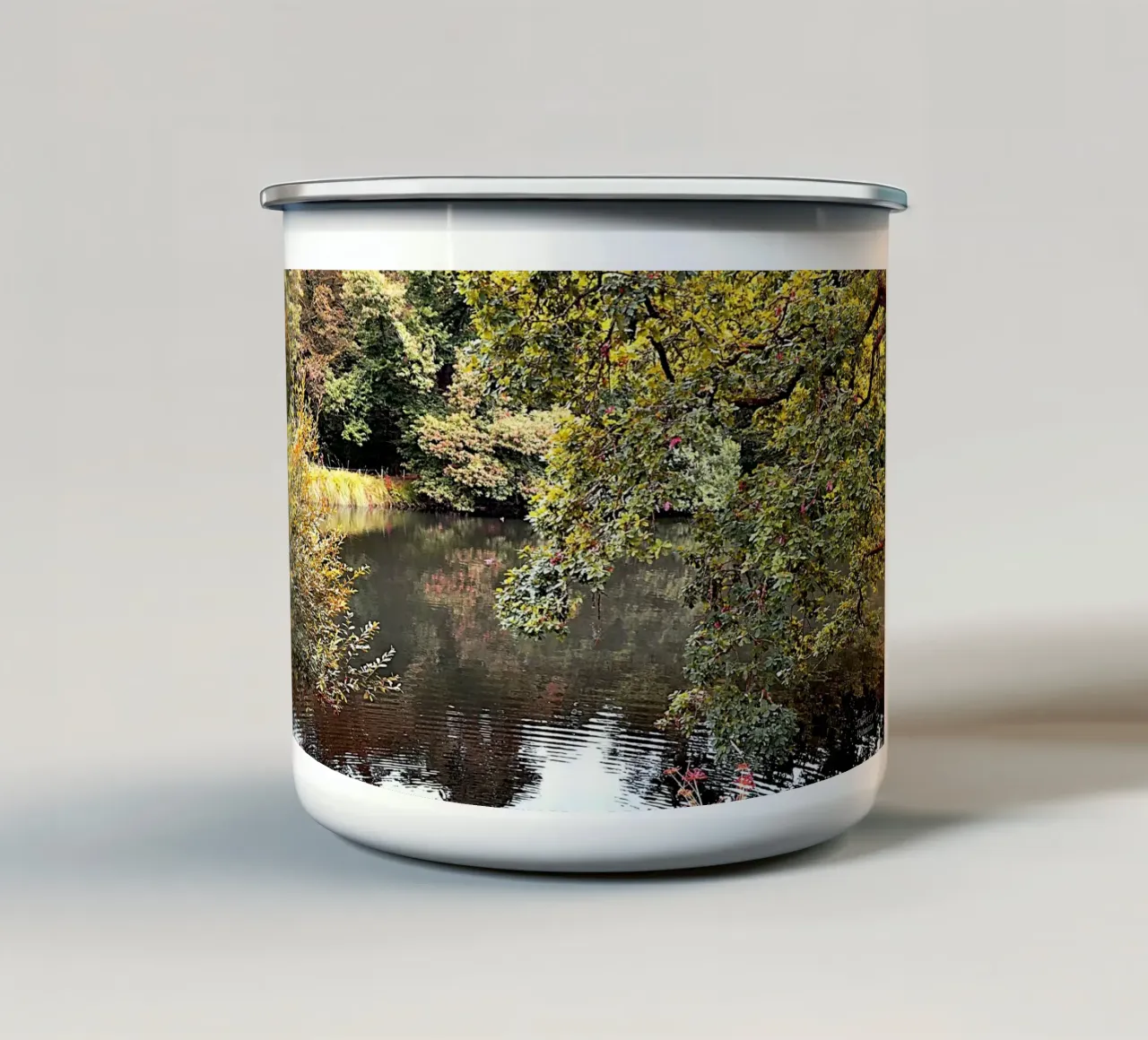 STAGNO INCANTEVOLE. tazza in smalto da THIERRY VOBMANN.MY BEST PHOTOS.