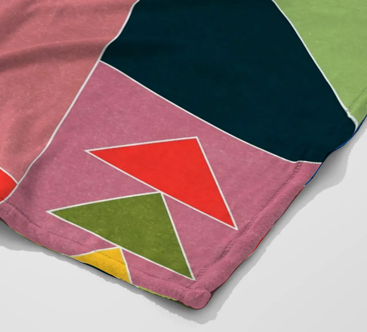 Forme di colore coperta in pile da M.A.Z.U.N.