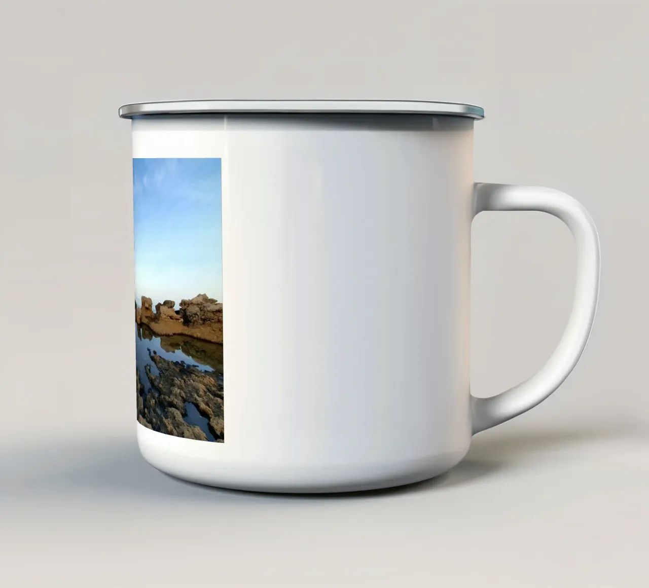 Costa orientale di Rodi tazza in smalto da ZAMART - Fotografie