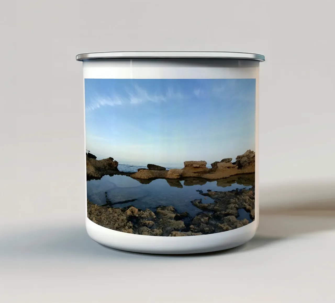 Costa orientale di Rodi tazza in smalto da ZAMART - Fotografie