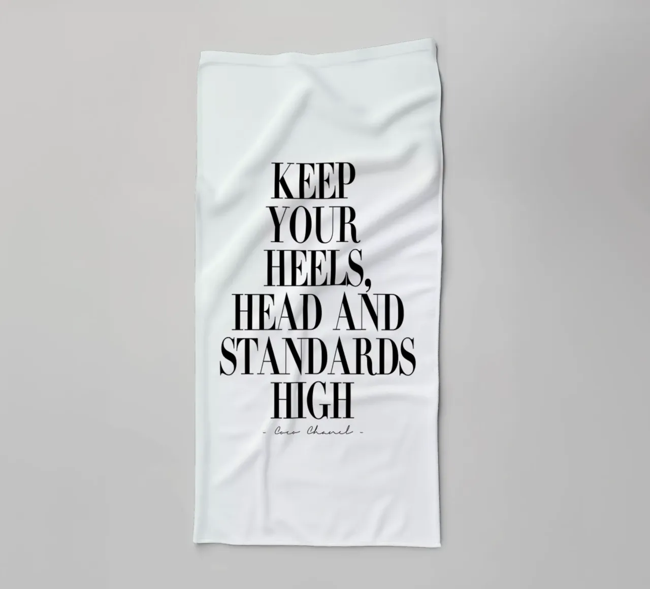 Keep Your Heels, Head & Standards High asciugamano da bagno da Honeymoon Hotel