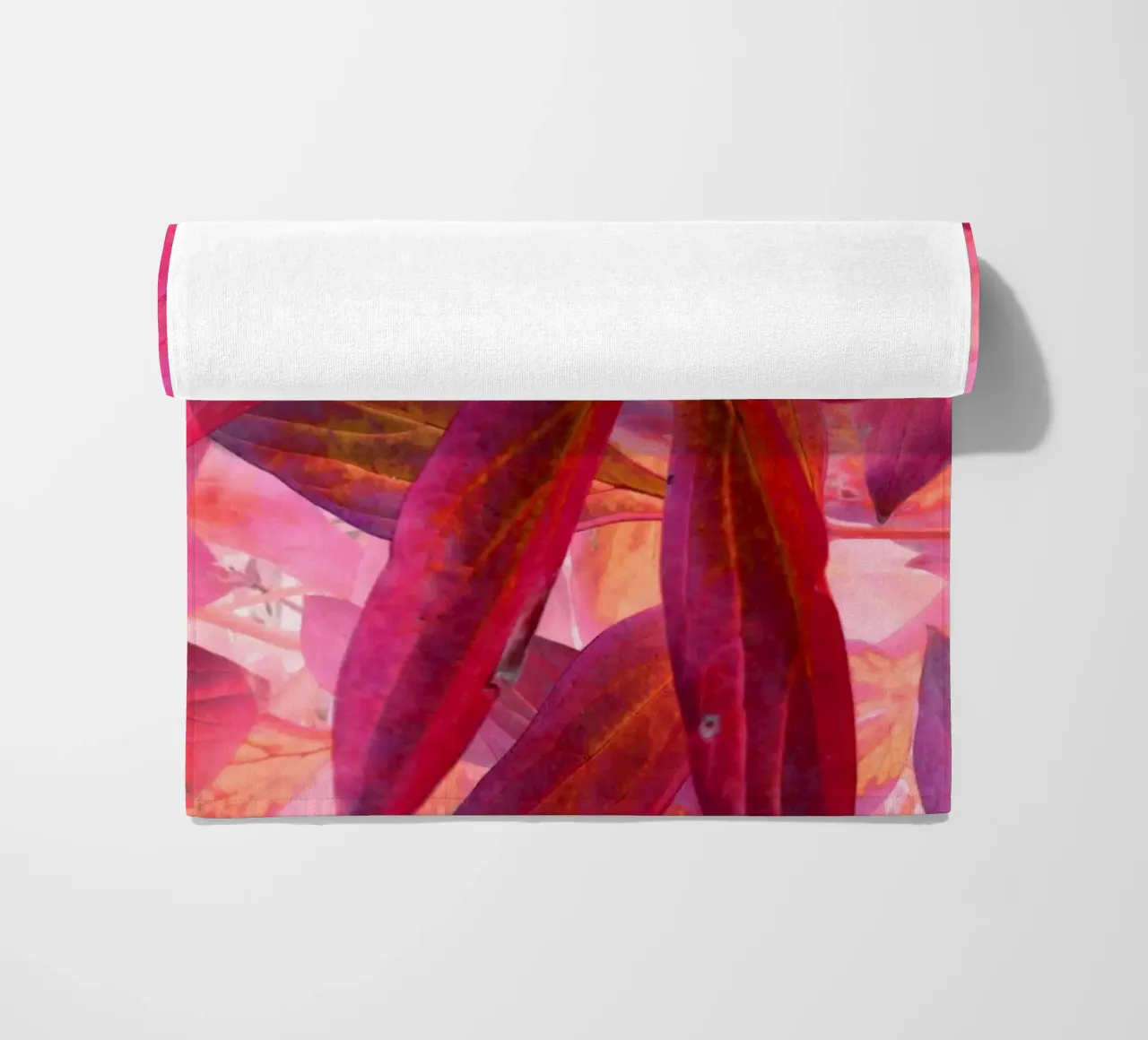 Ruby Val strandhanddoek van ArtSkratches