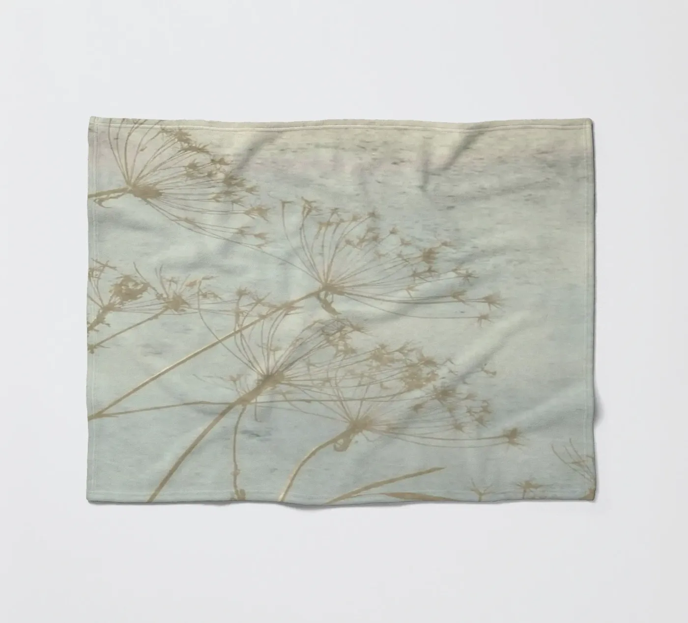 Stürmischer Tag Fleecedecke von ArtSkratches