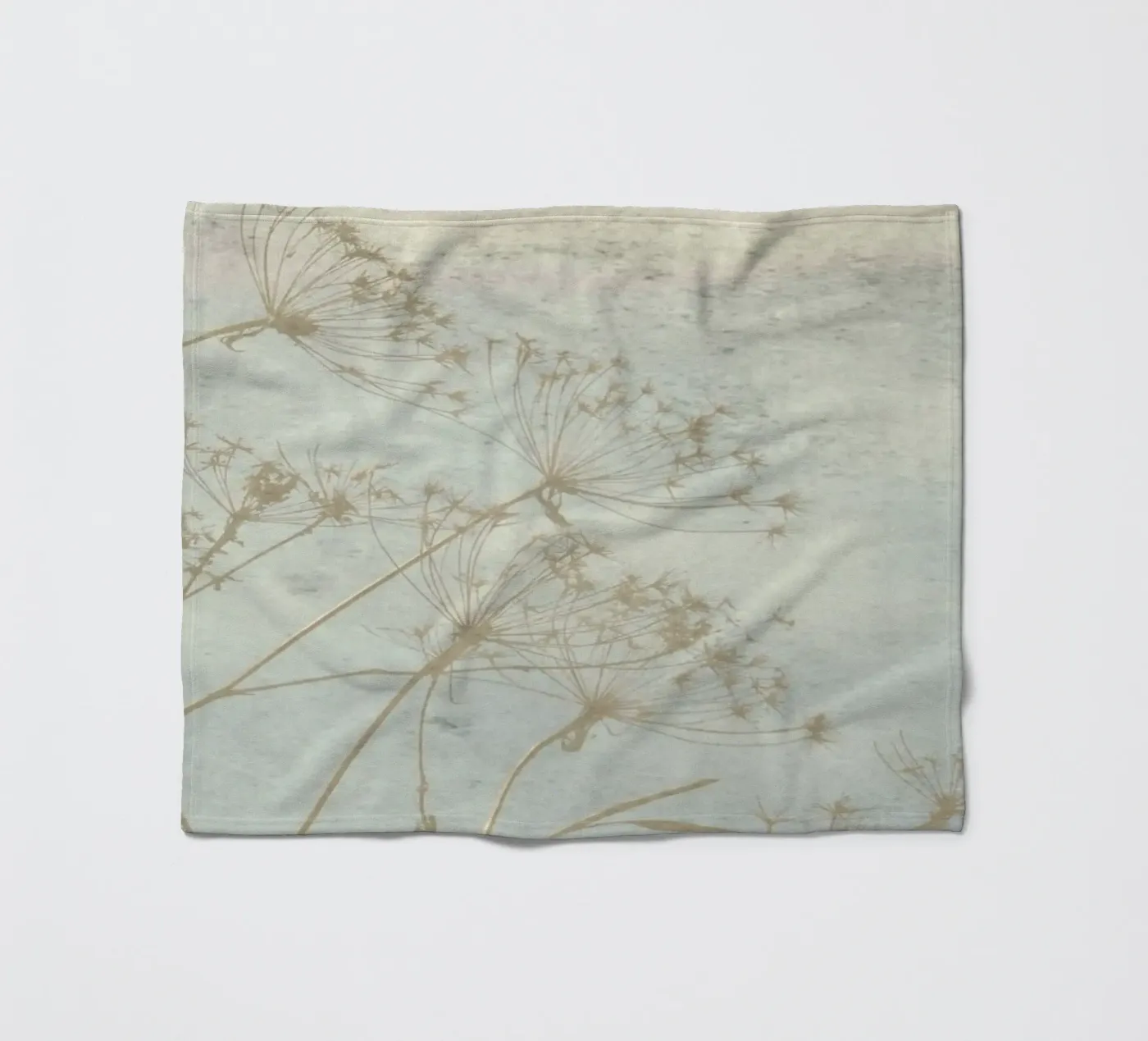 Stürmischer Tag Fleecedecke von ArtSkratches