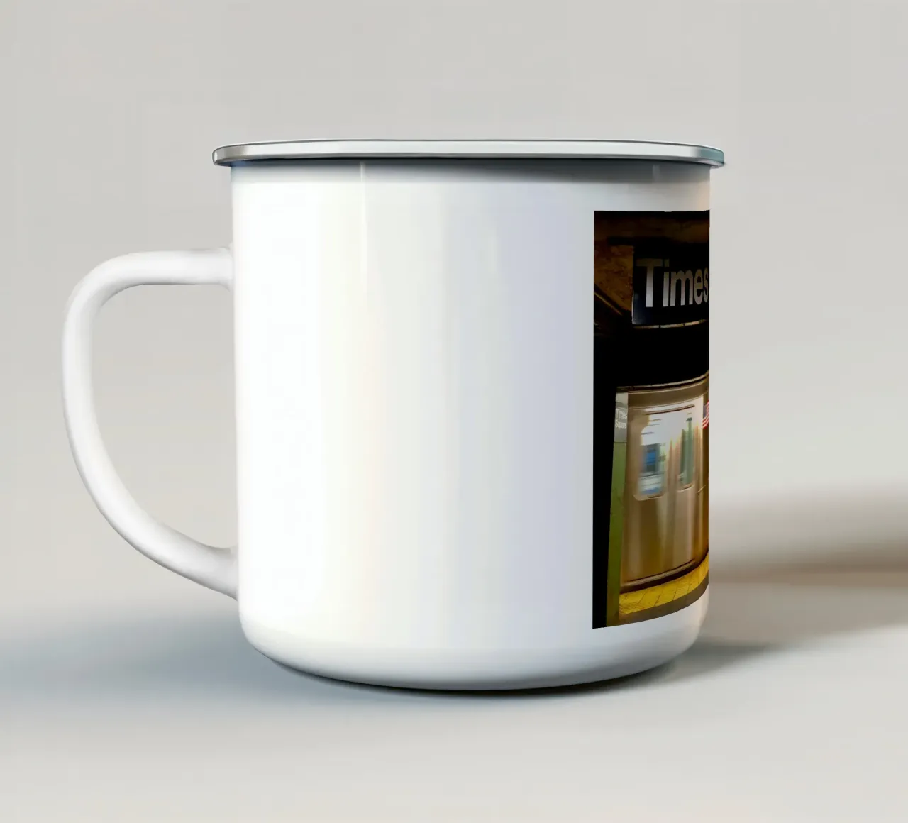 Metropolitana di Times Square tazza in smalto da Dorothea Baur