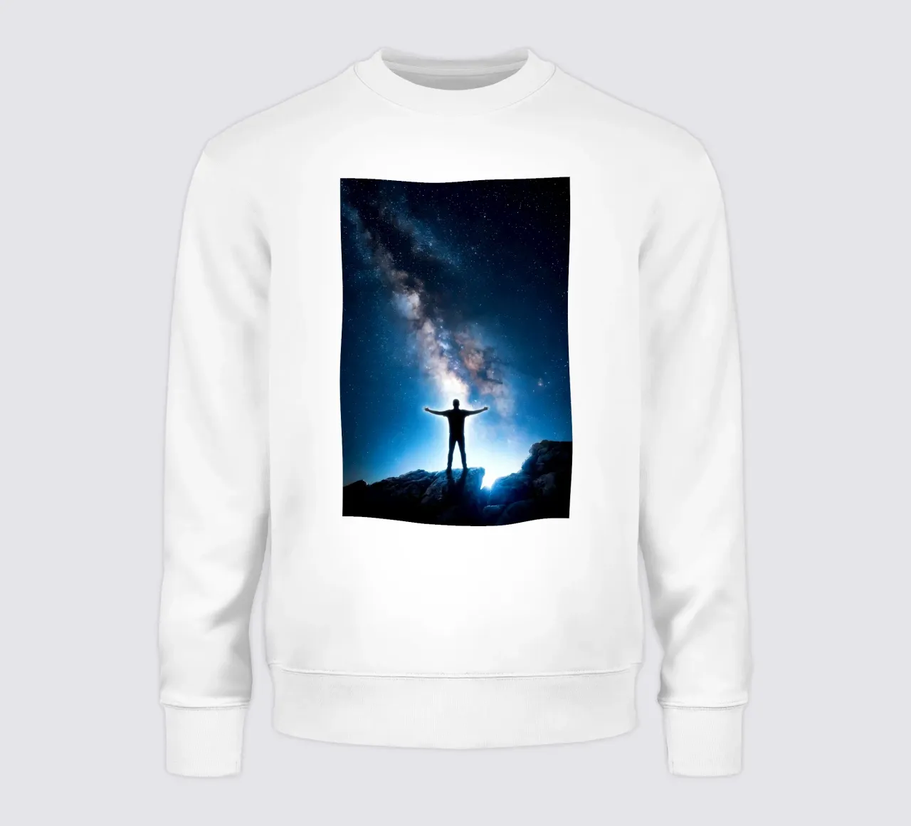 Abbracciare l'universo: Silhouette sotto la Via Lattea felpa da Cosmic Reverie Studio