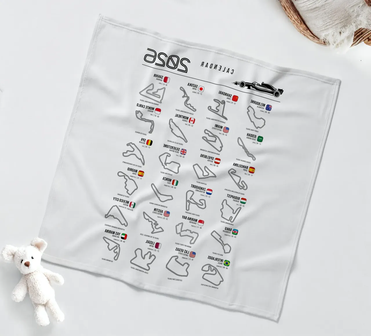 Programma Auto da corsa di Formula 2026 coperta in pile da Mariel Toigo