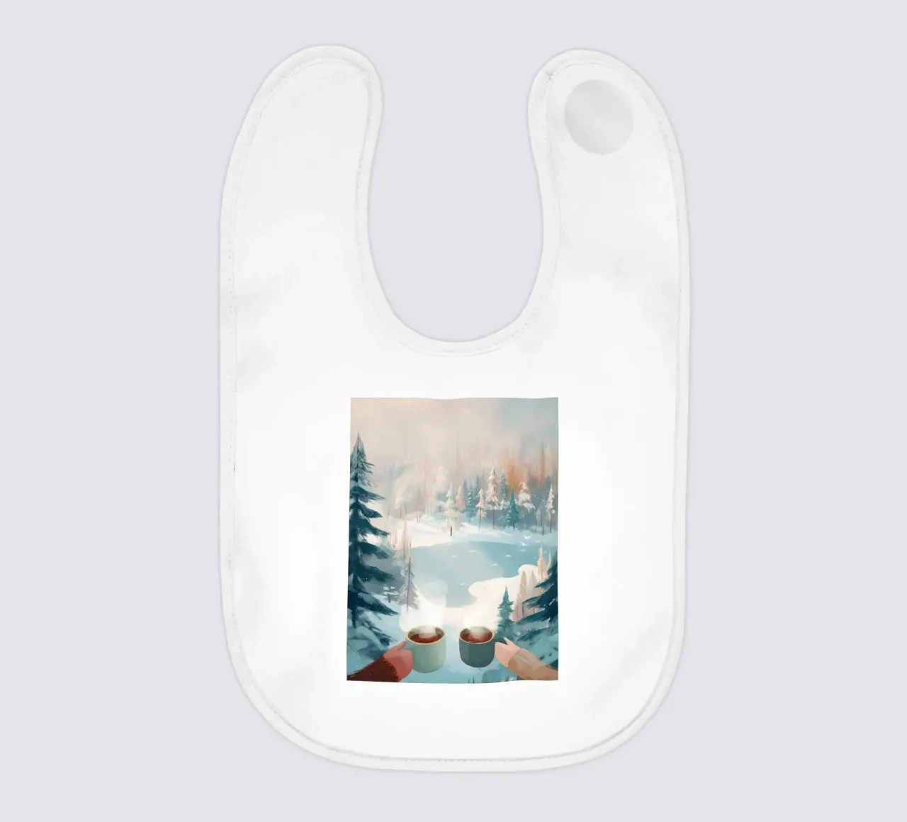 Scena di foresta invernale pacifica con due tazze di caffè caldo bavaglino da Holiday Hearth Prints