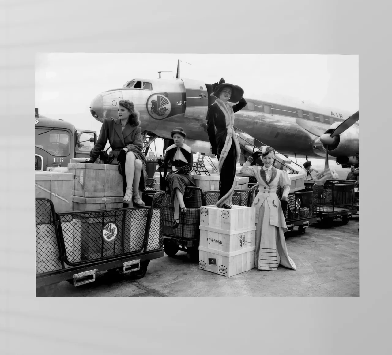 Manichini parigini a Orly pellicola backlit da jonatan bridge