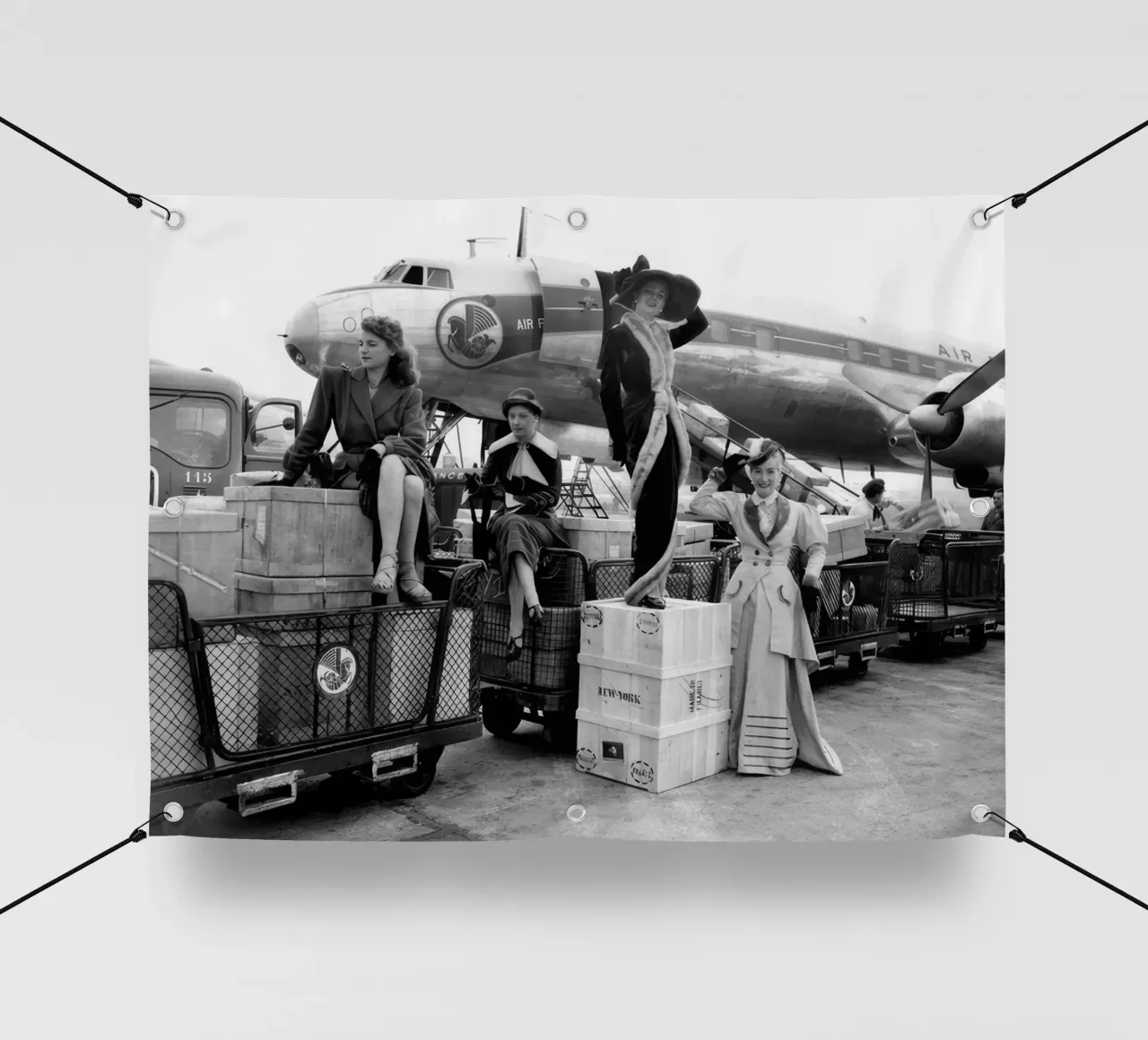 Manichini parigini a Orly telo in pvc da jonatan bridge