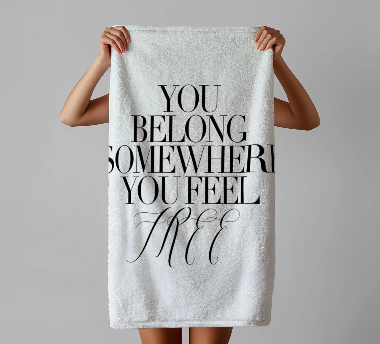 You Belong Somewhere asciugamano da bagno da Honeymoon Hotel