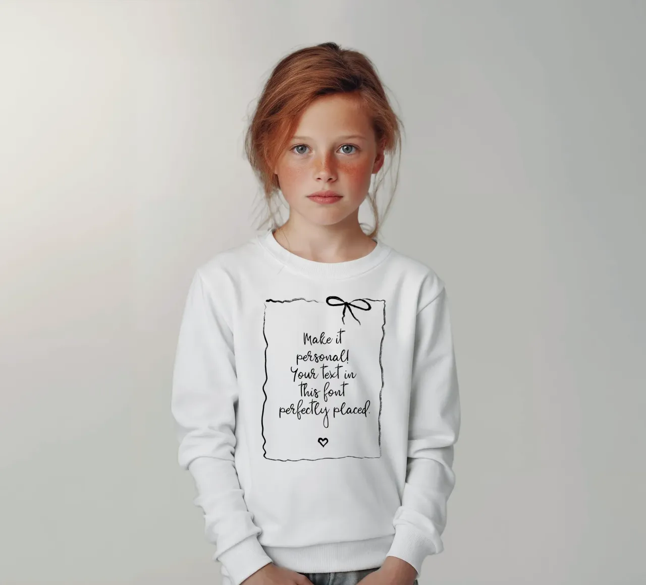 Custom text - black and white - with frame, bow and heart felpa bambino da Petra Lang - Floral Art