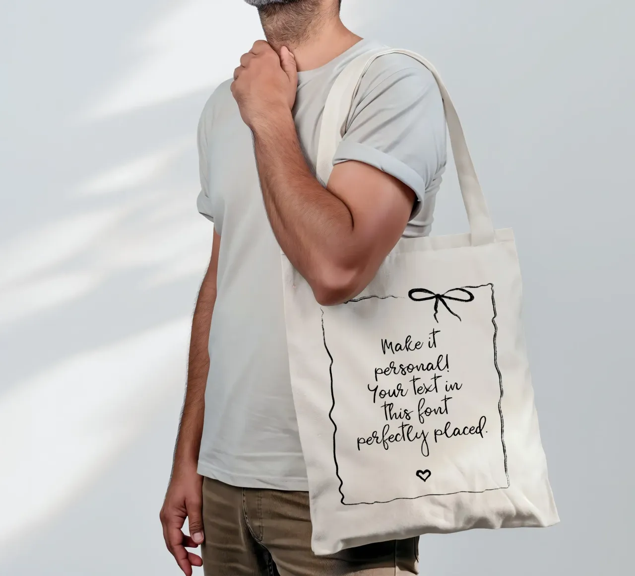 Custom text - black and white - with frame, bow and heart borsa in juta da Petra Lang - Floral Art