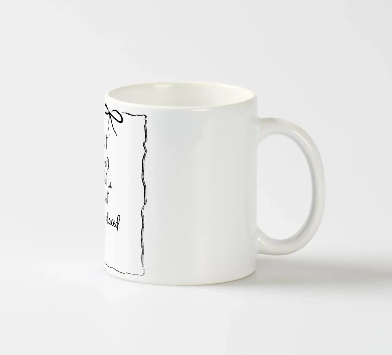 Custom text - black and white - with frame, bow and heart tazza in ceramica da Petra Lang - Floral Art