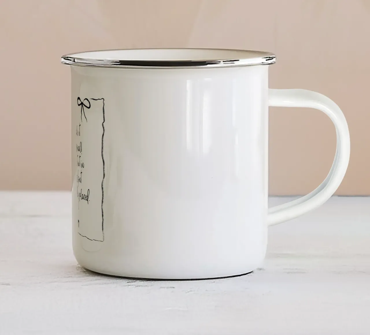 Custom text - black and white - with frame, bow and heart tazza in smalto da Petra Lang - Floral Art