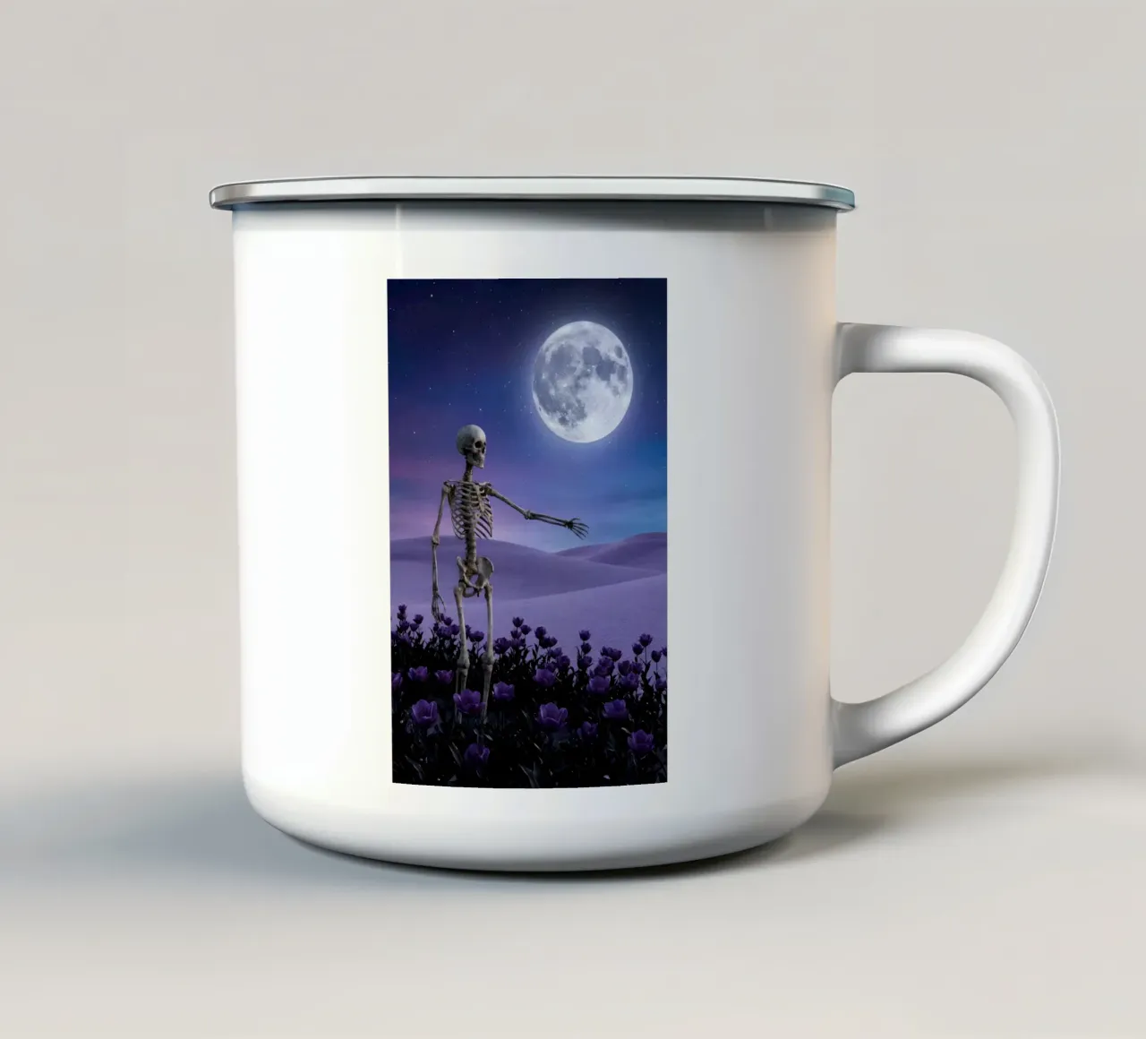 Scheletro al chiaro di luna in un surreale deserto viola tazza in smalto da Cosmic Reverie Studio