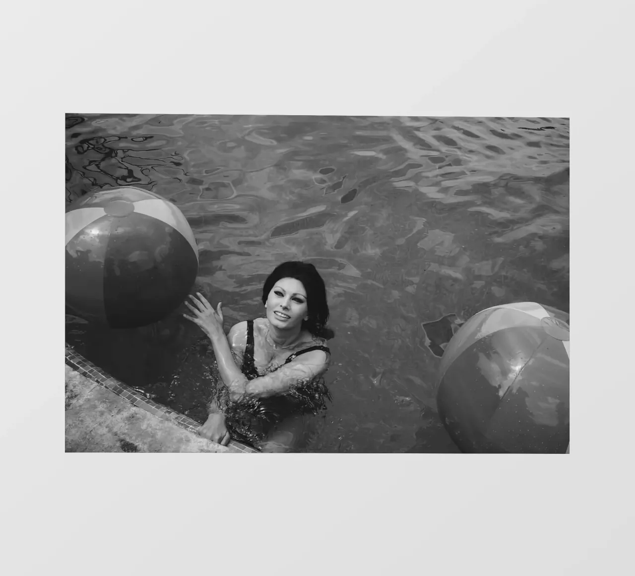 Shopia Loren Nuotare con una palla pellicola backlit da Rachelwhell