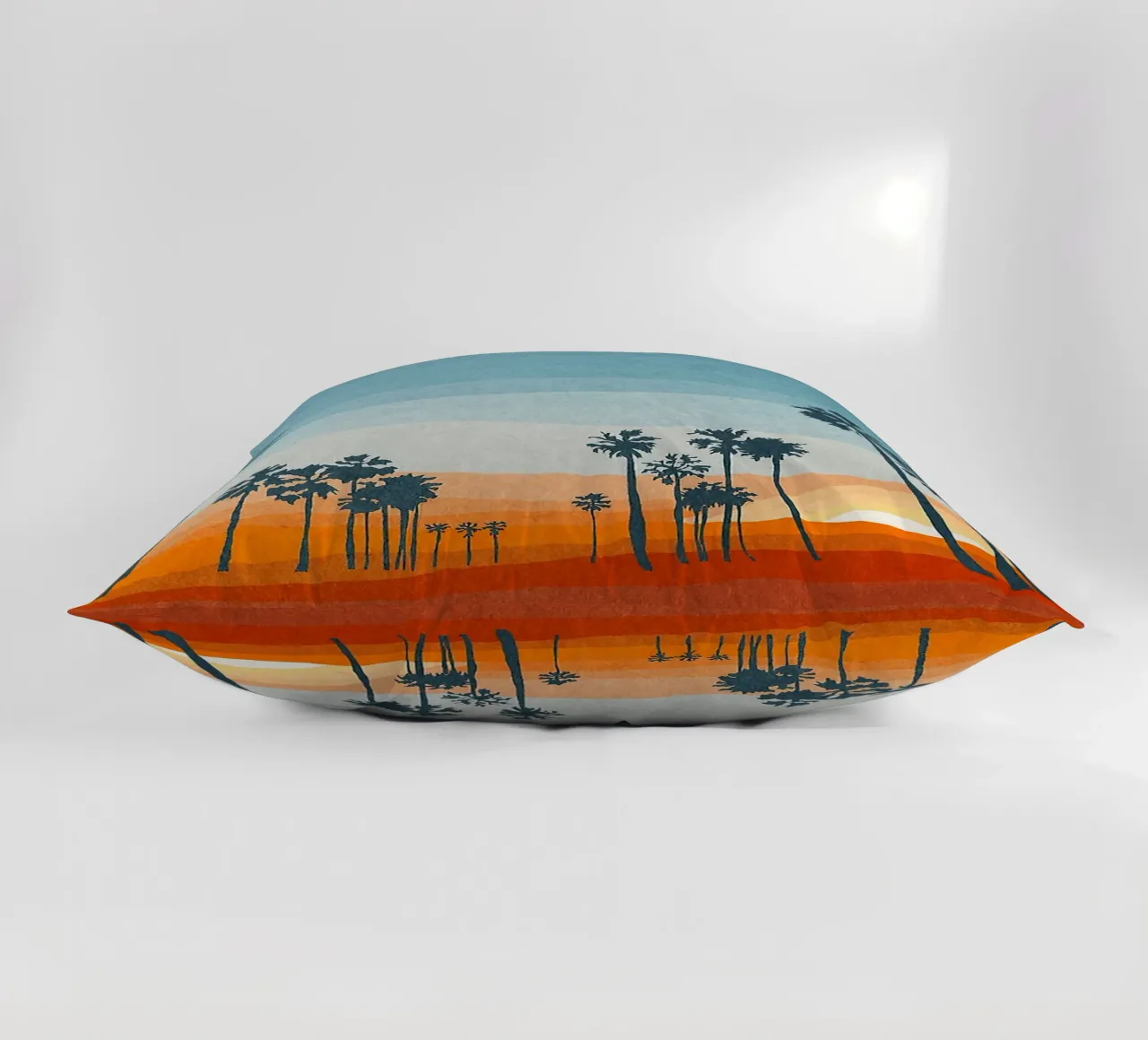 Sunset and palms cuscino da Lynn Janet