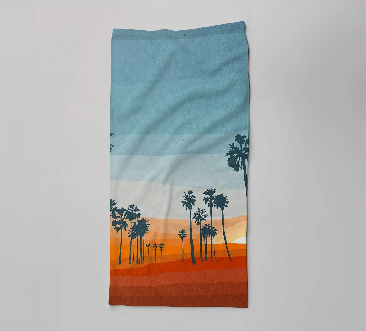 Sunset and palms asciugamano da bagno da Lynn Janet