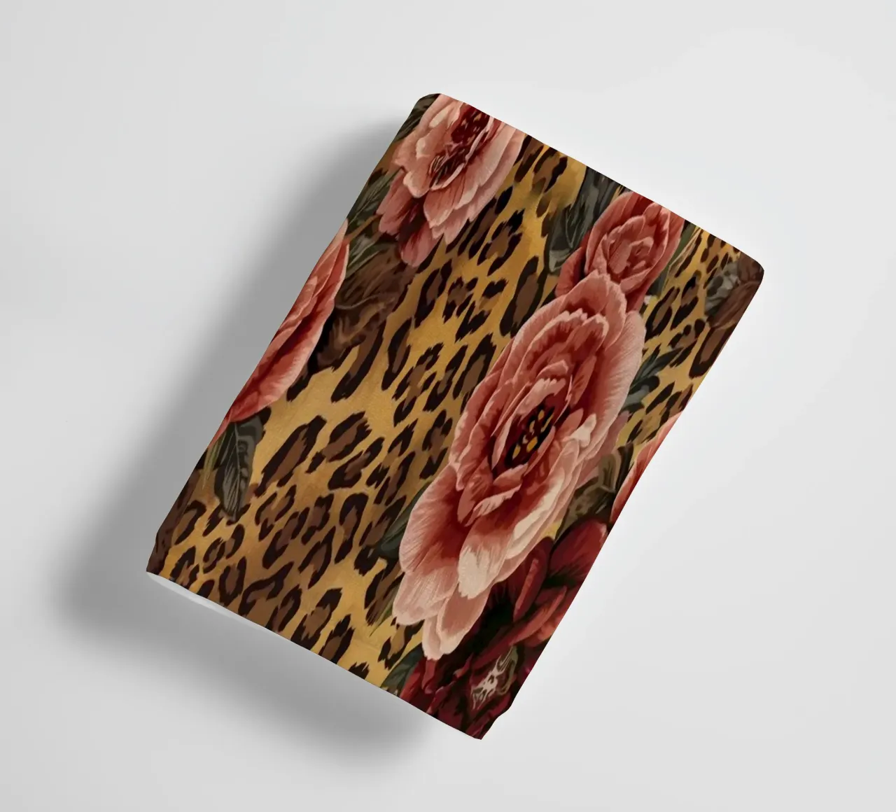 Leopard Rose Pattern badhanddoek van AzStore11