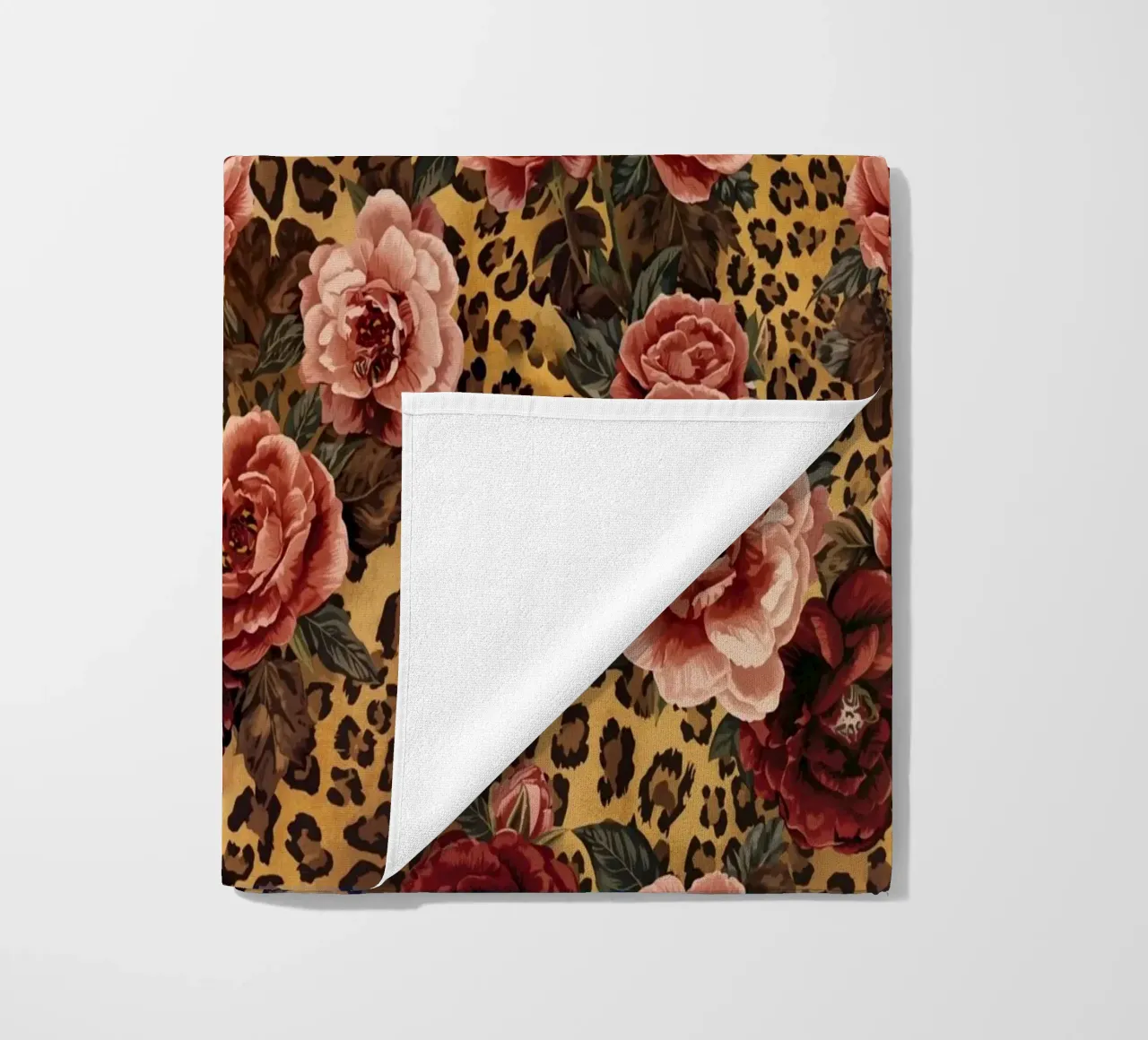 Leopard Rose Pattern strandhanddoek van AzStore11
