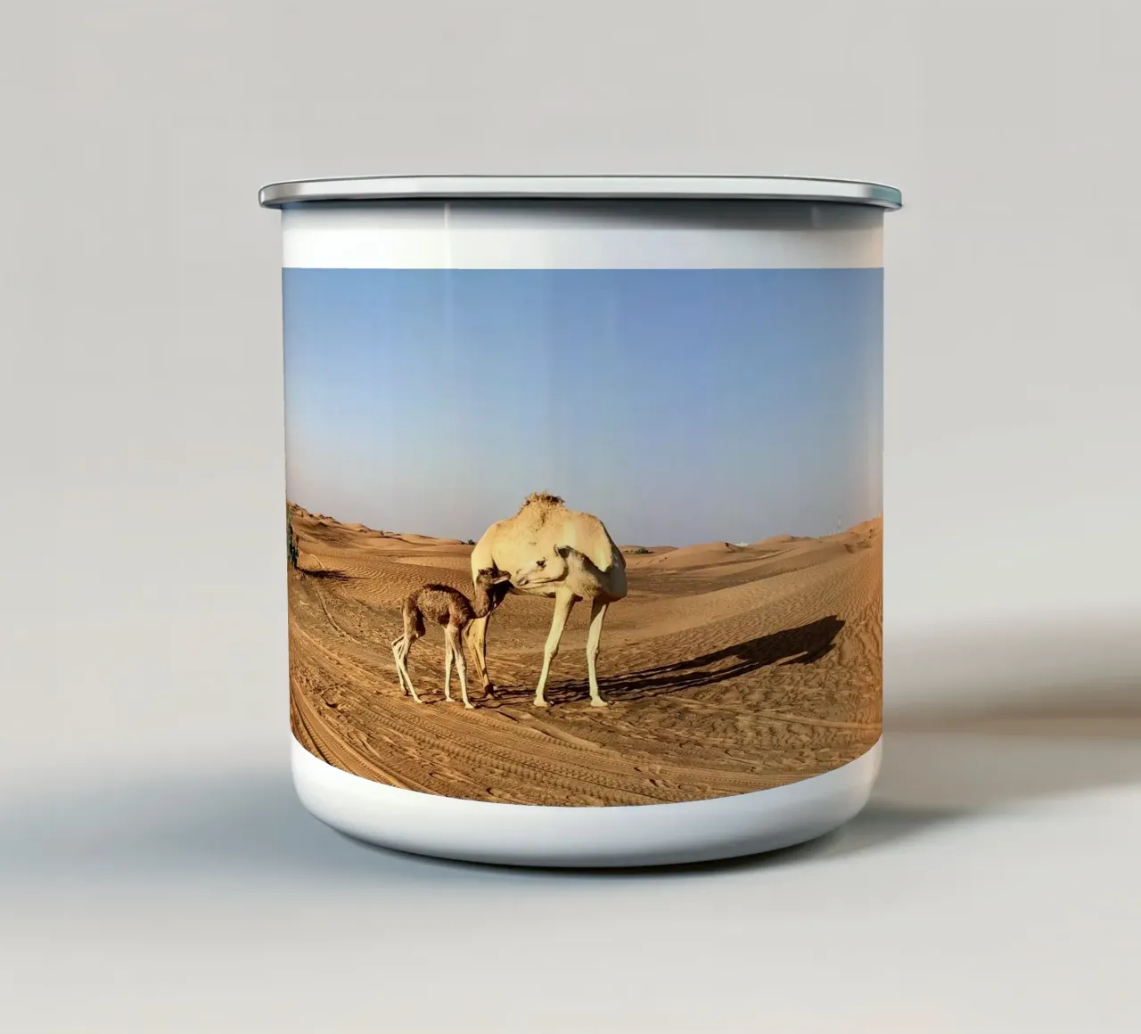 Amore per il cammello tazza in smalto da Dorothea Baur