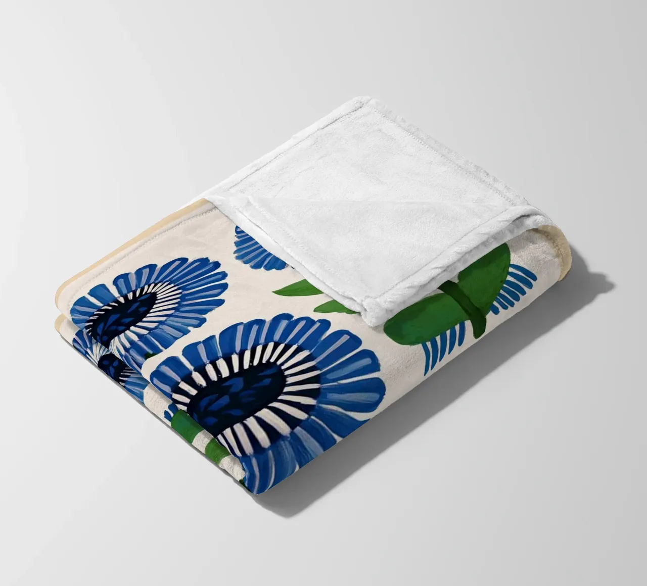 Arazzo Azure Bloom coperta in pile da Sienna Atelier