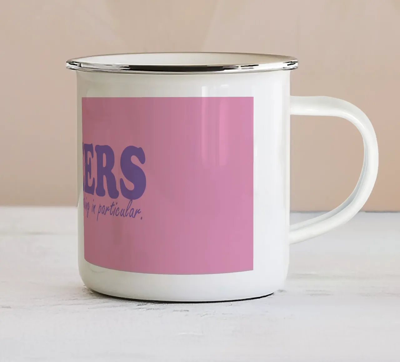 "Cheers to Nothing in Particular" (Salute a niente in particolare), divertente arte del bere tazza in smalto da Bold Type Co.