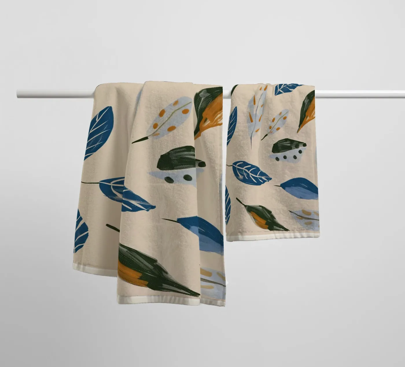 Soft Wind Leaf Scatter badhanddoek van Sienna Atelier