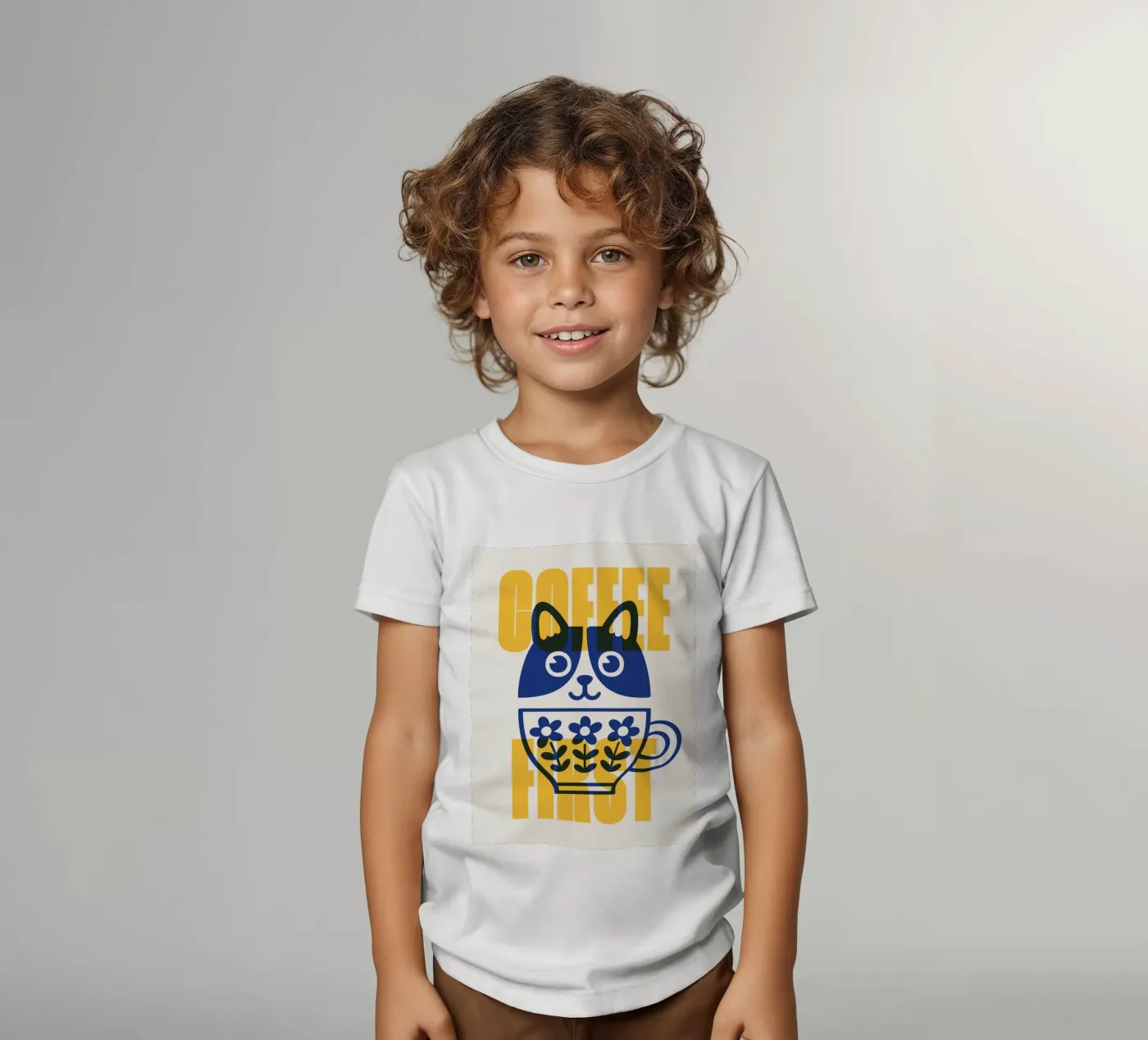 Coffee First! t-shirt bambini da Tamsen Design
