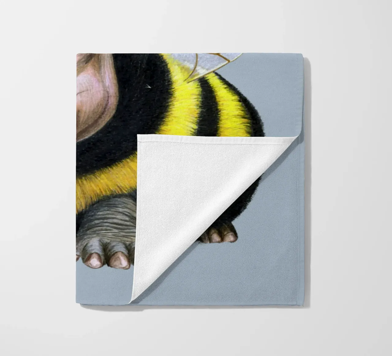 Bee Happy beach towel by Graphit und Farbe