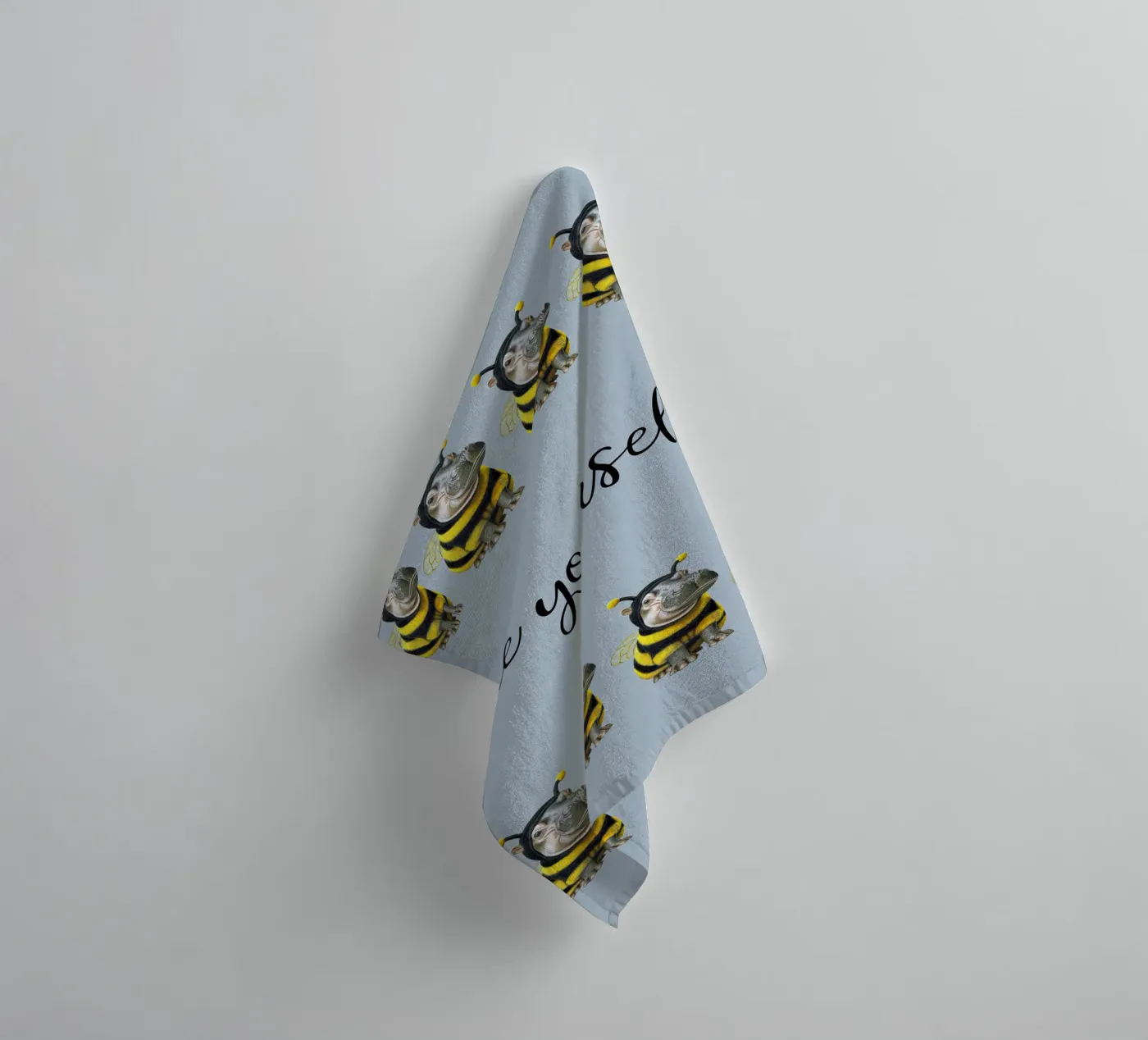 Bee Yourself towel by Graphit und Farbe