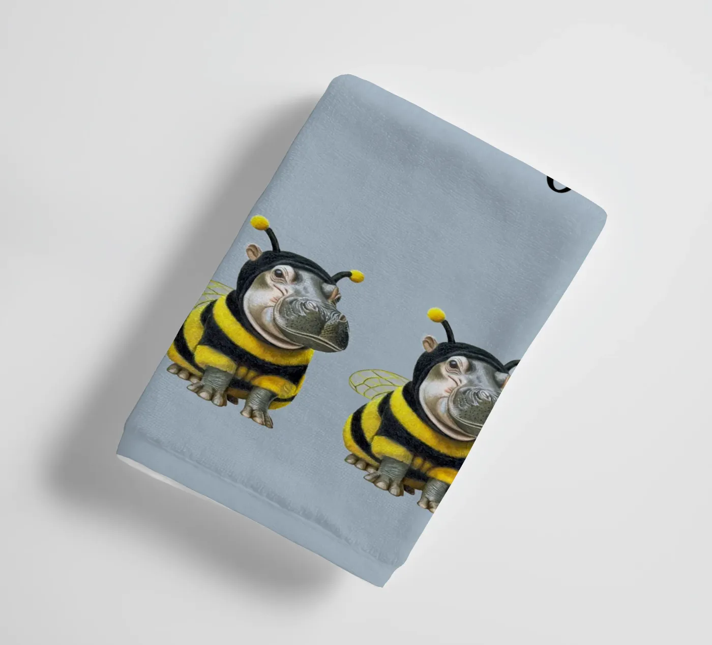Bee Yourself towel by Graphit und Farbe