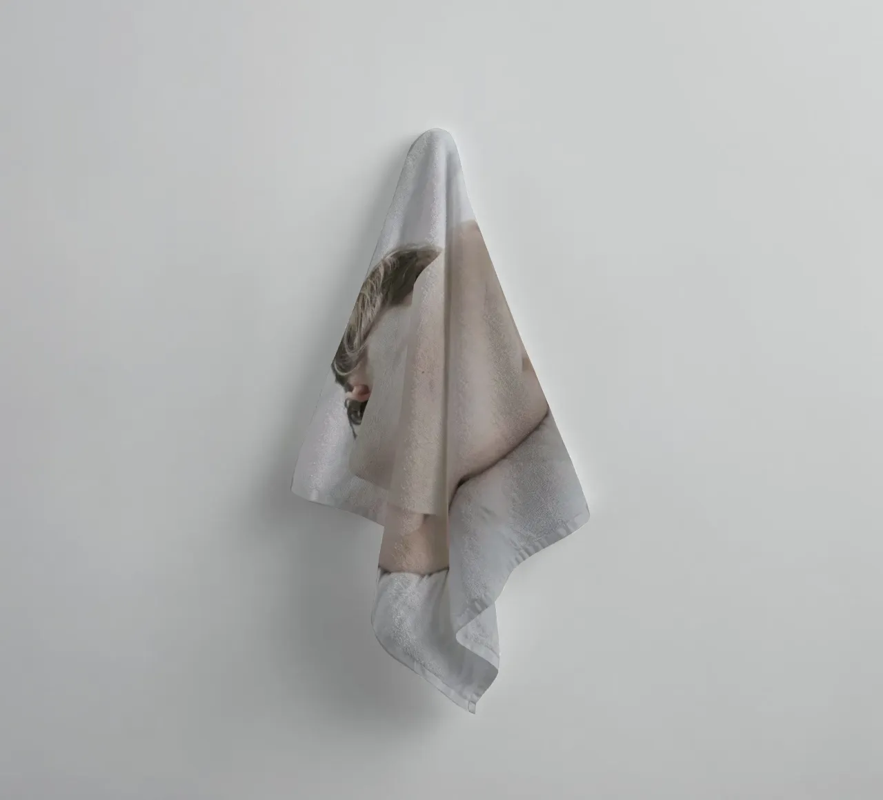 The Silkmoth 1 asciugamano da bagno da Paul Aidan Perry
