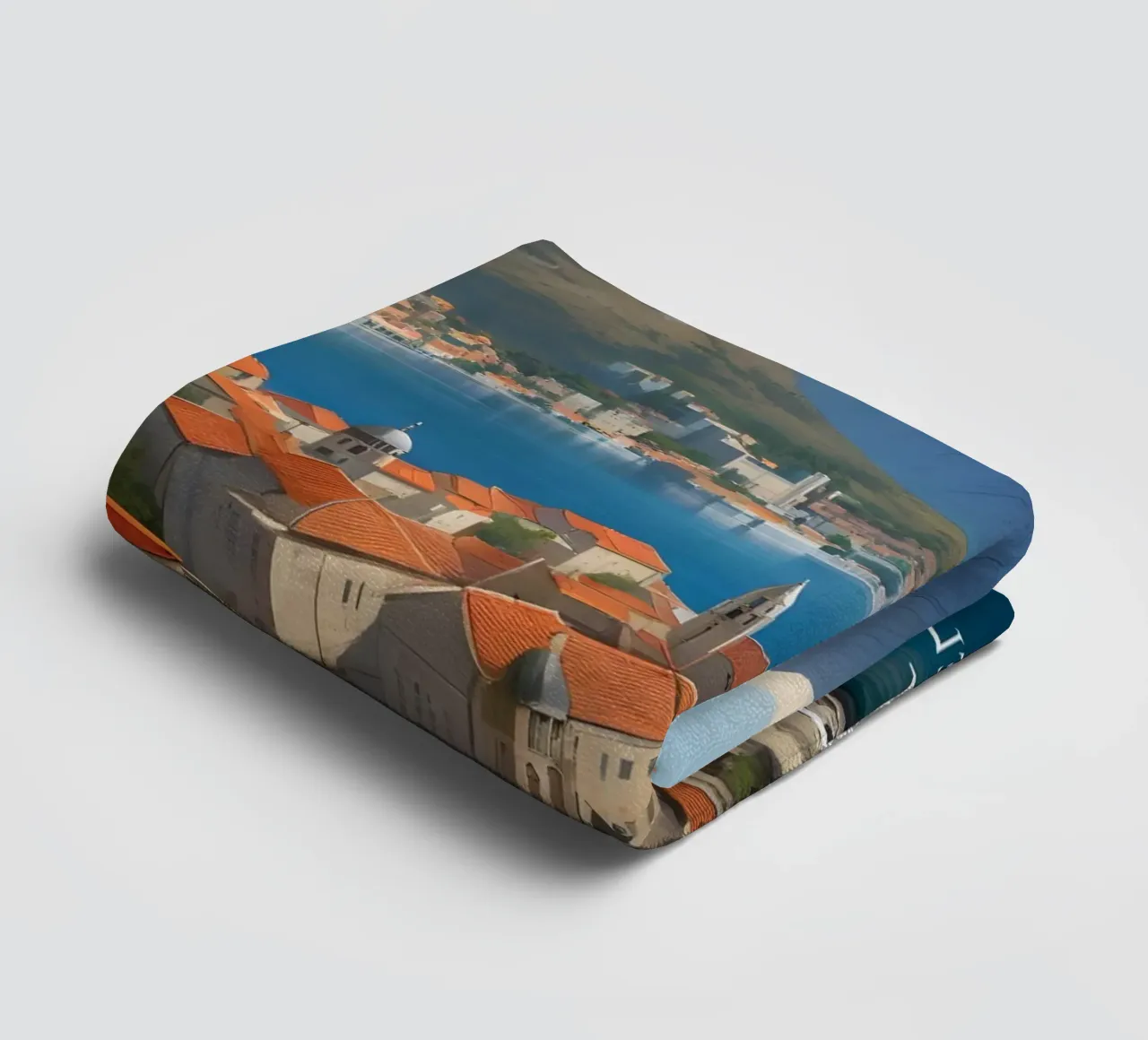 Kotor Montenegro Scene asciugamano da bagno da Charnwood Prints