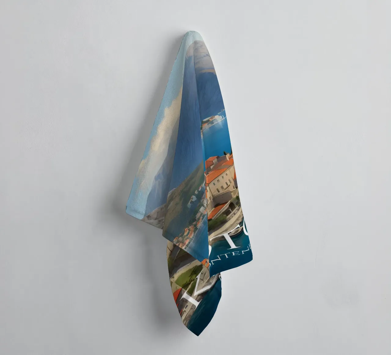 Kotor Montenegro Scene asciugamano da bagno da Charnwood Prints