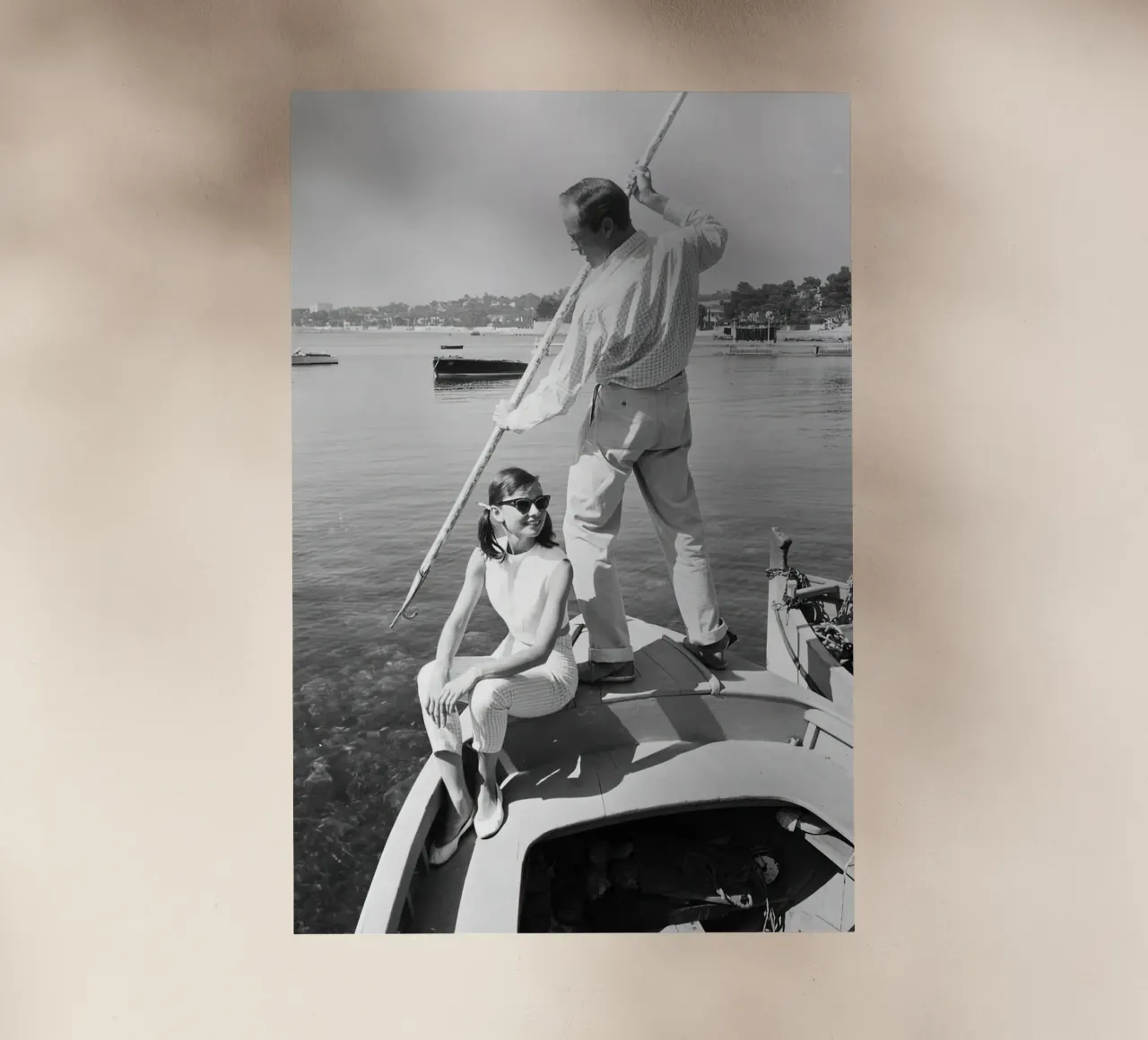 Audrey Hepburn in barca pellicola backlit da Monikaprint