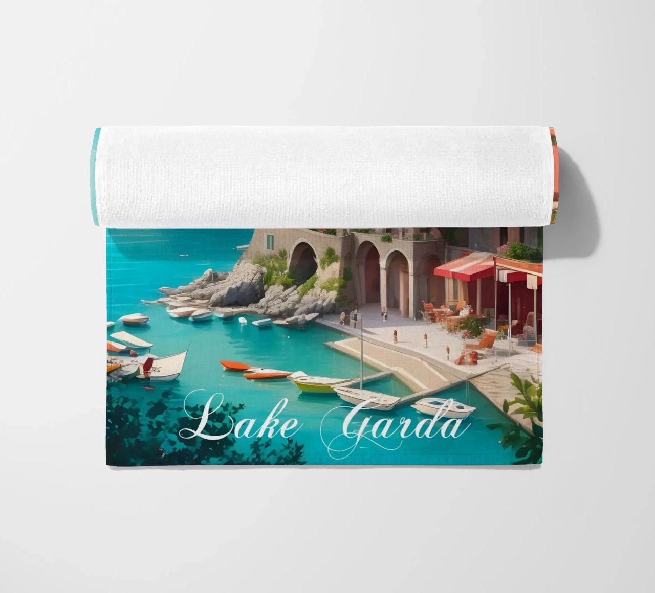 Gardasee Italien Szene Strandtuch von Charnwood Prints
