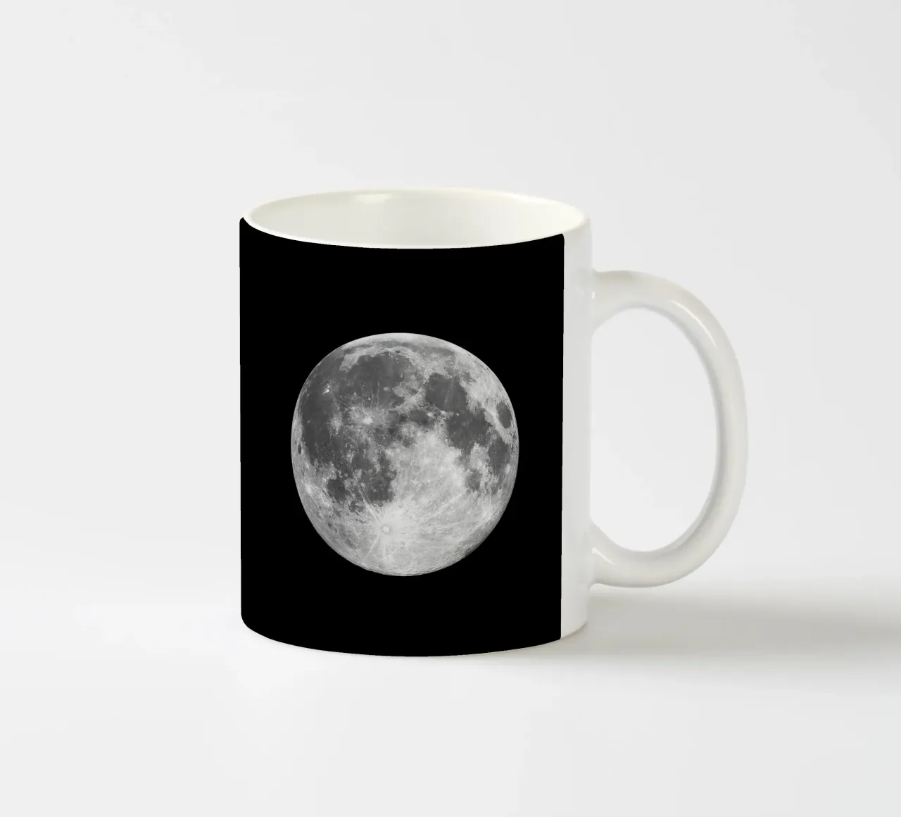 Full Moon Art Print Full Moon Art Print keramische mok van THE MOTIVATED TYPE