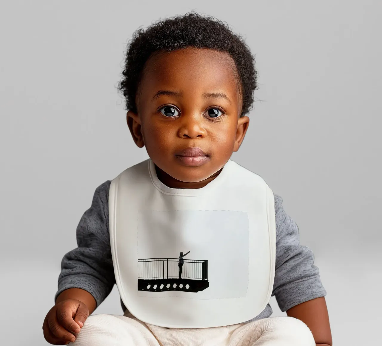 silhouette su un balcone bavaglino da Harmony Gallery