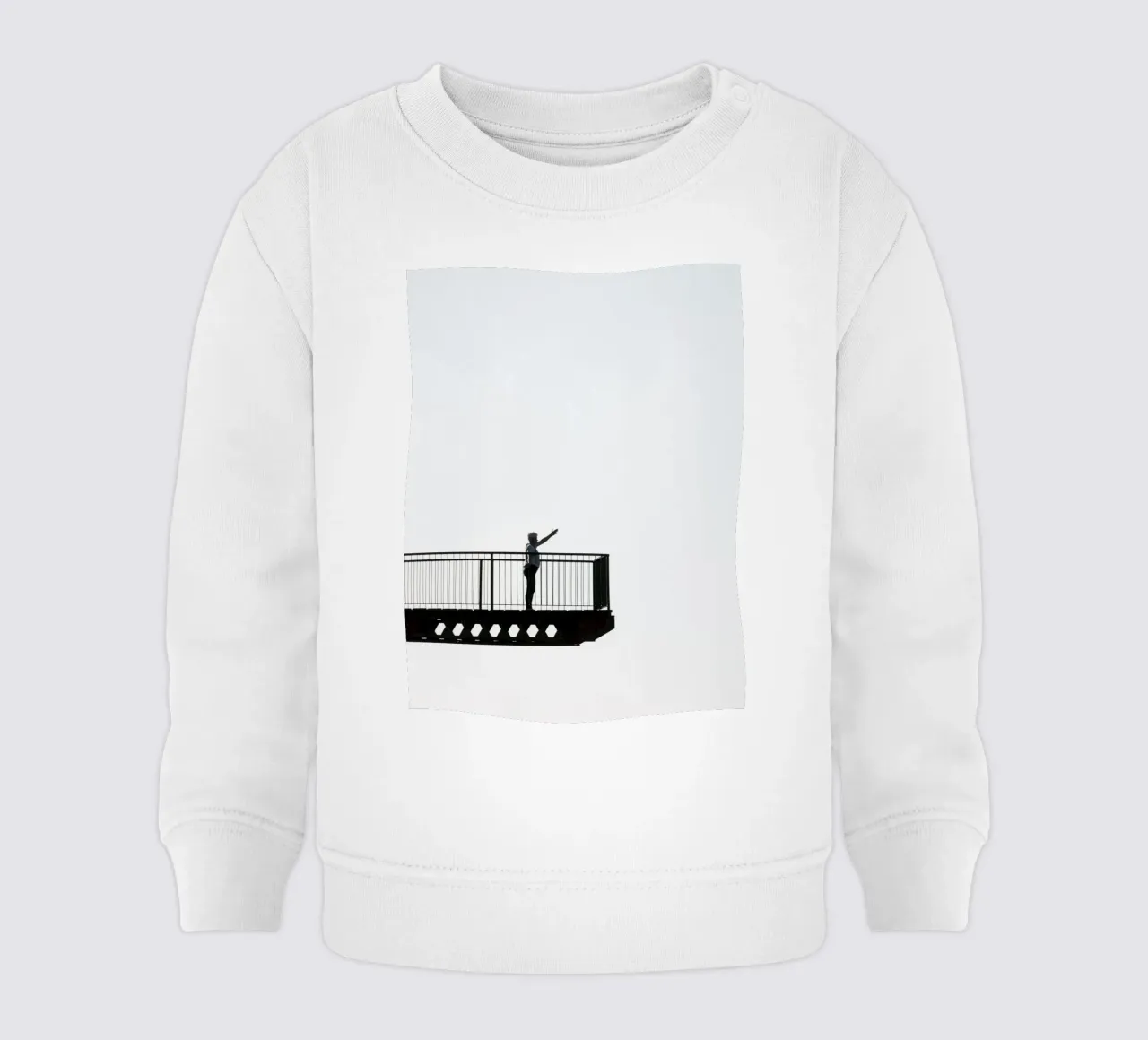 silhouette su un balcone felpa neonato da Harmony Gallery