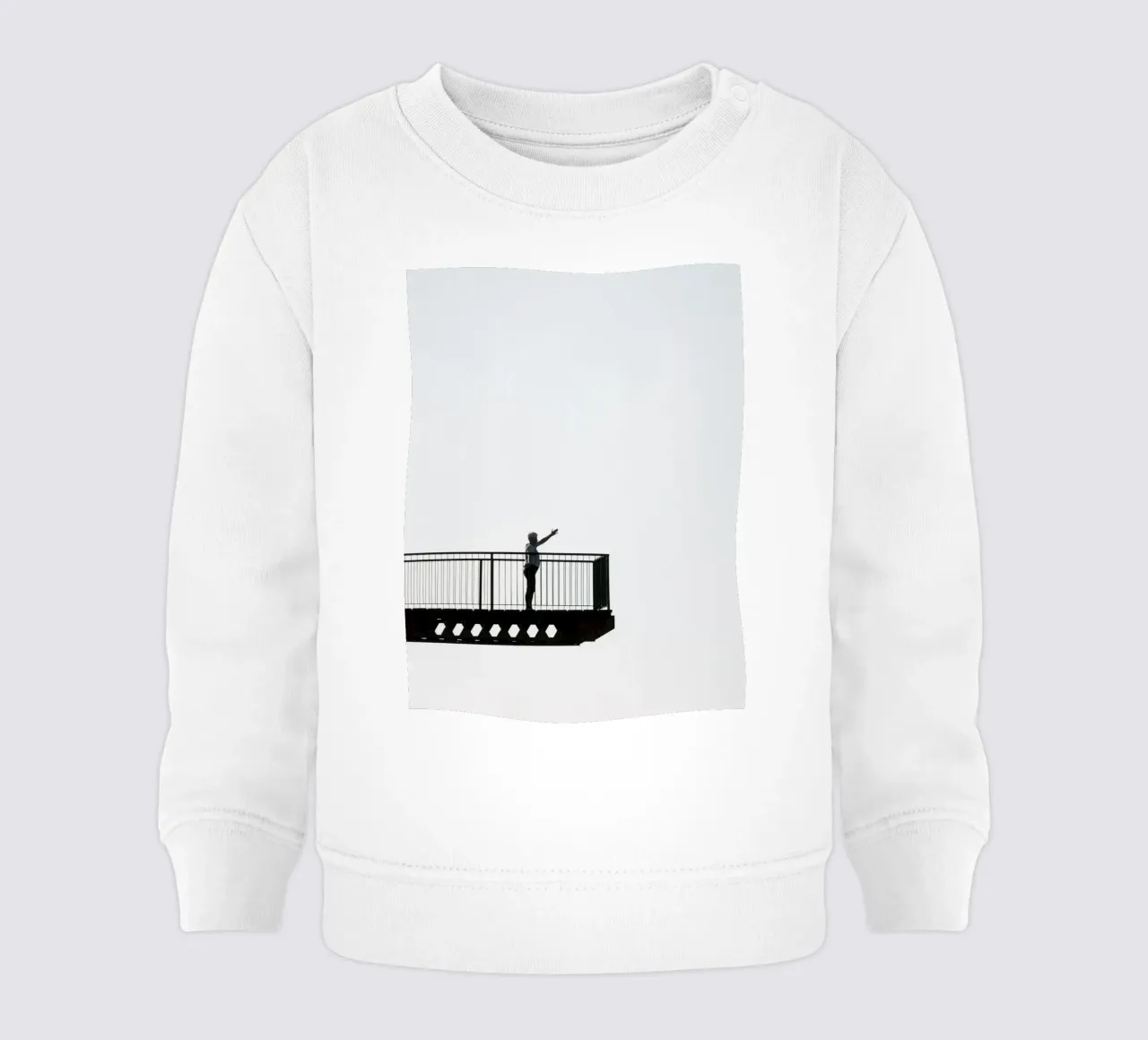 silhouette su un balcone felpa neonato da Harmony Gallery