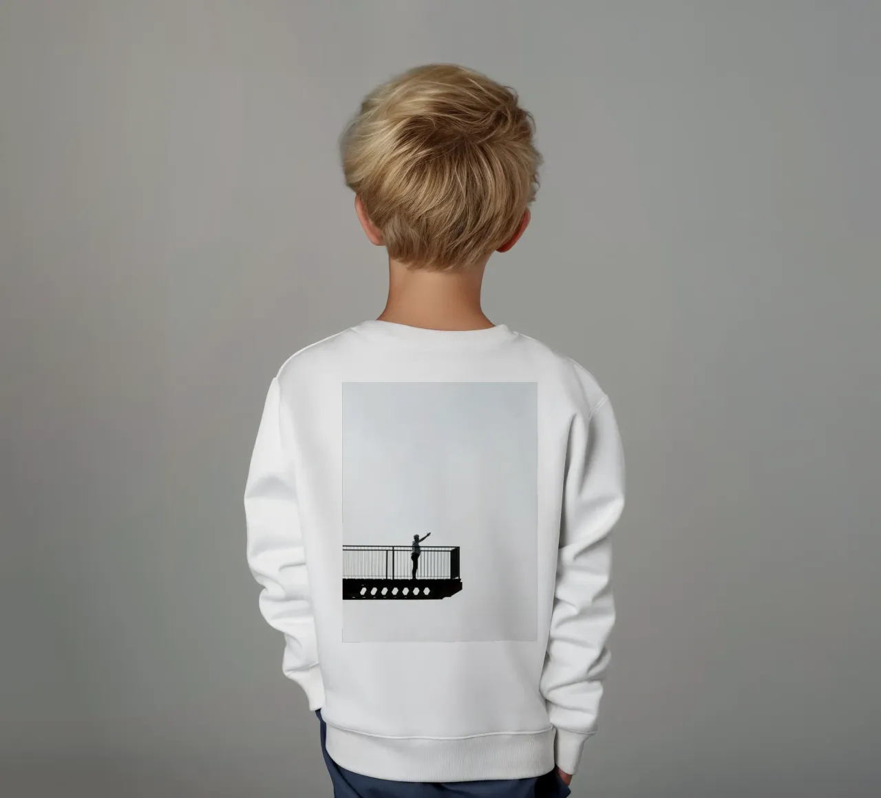 silhouette su un balcone felpa bambino da Harmony Gallery