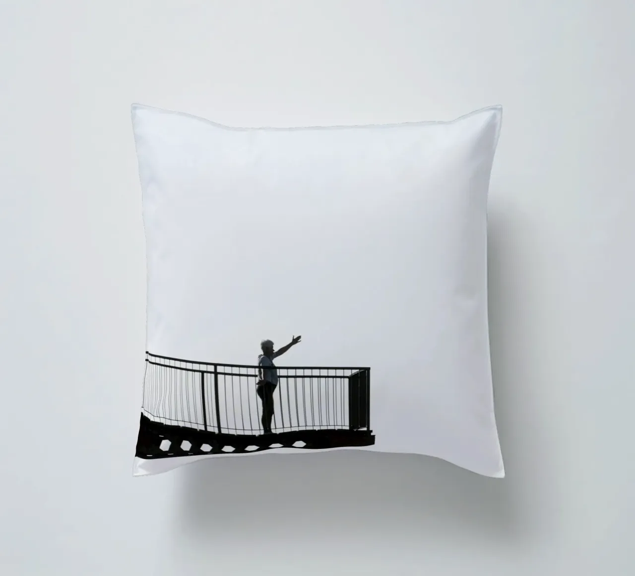 silhouette su un balcone cuscino da Harmony Gallery