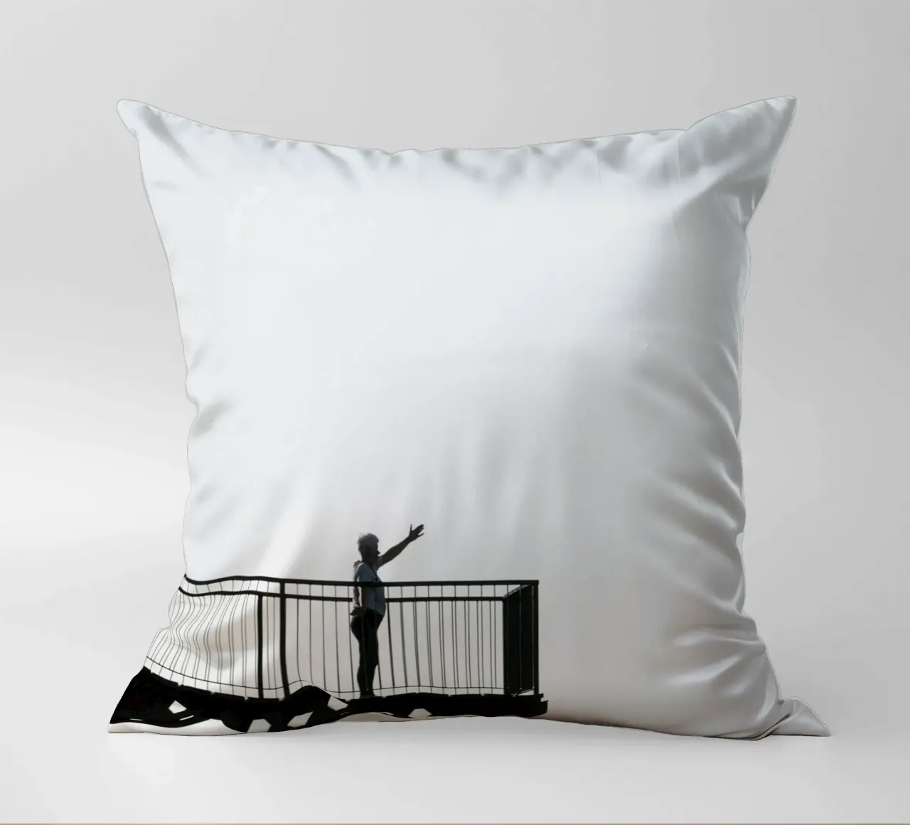 silhouette su un balcone cuscino da Harmony Gallery