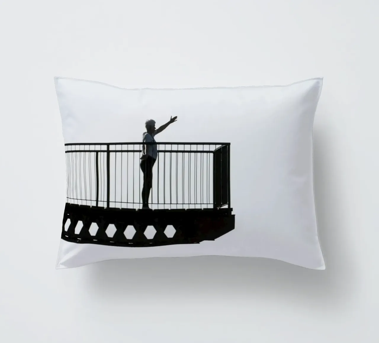 silhouette su un balcone cuscino da Harmony Gallery