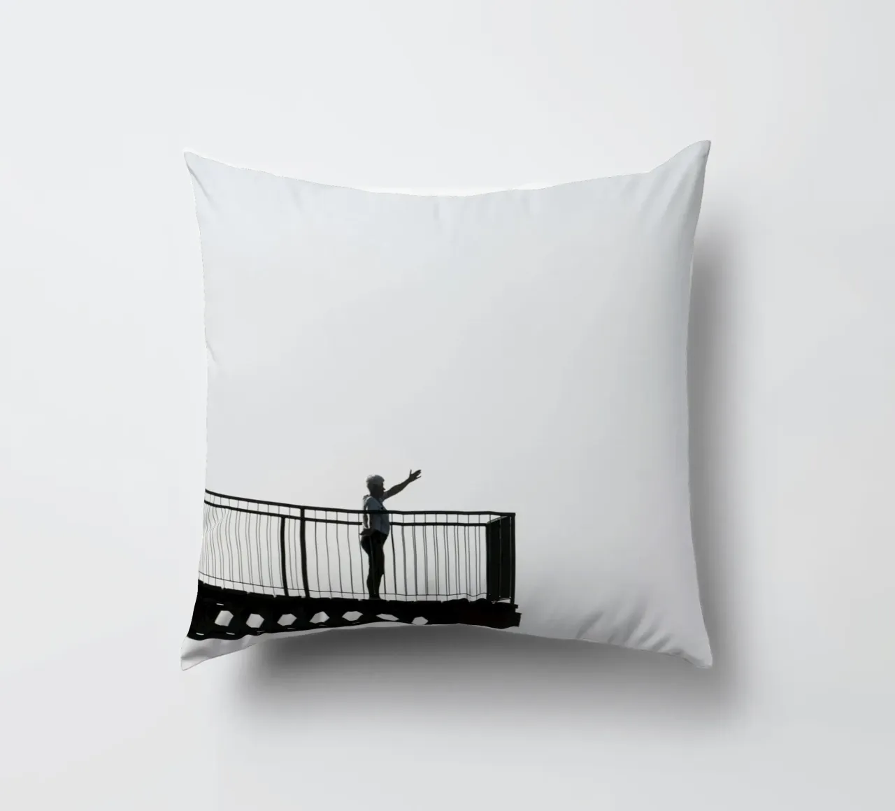 silhouette su un balcone cuscino da Harmony Gallery