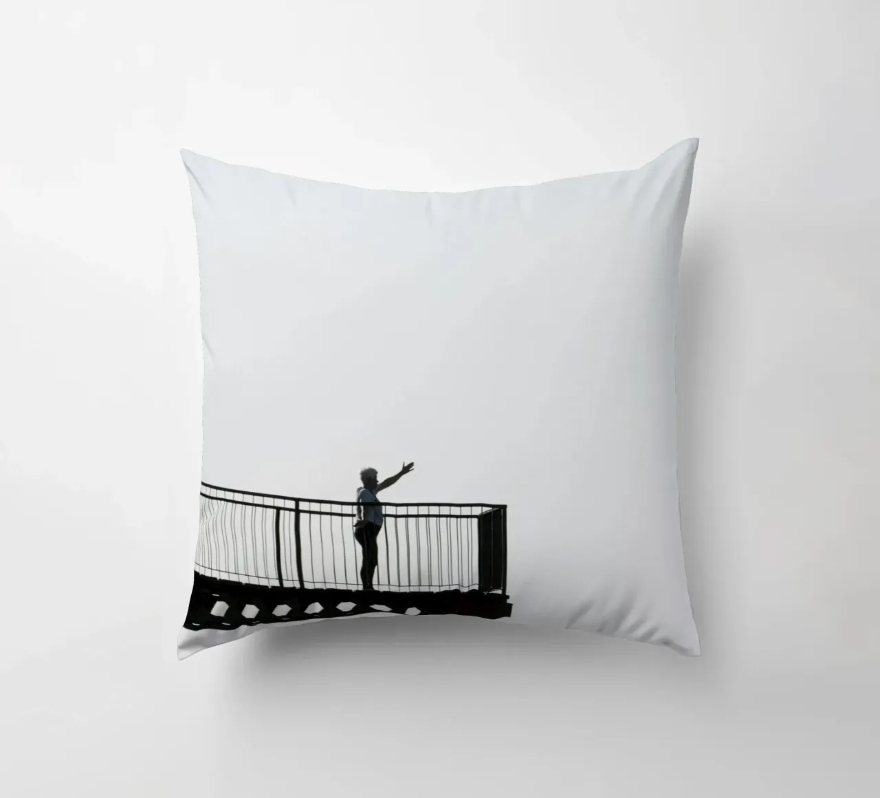 silhouette su un balcone cuscino da Harmony Gallery