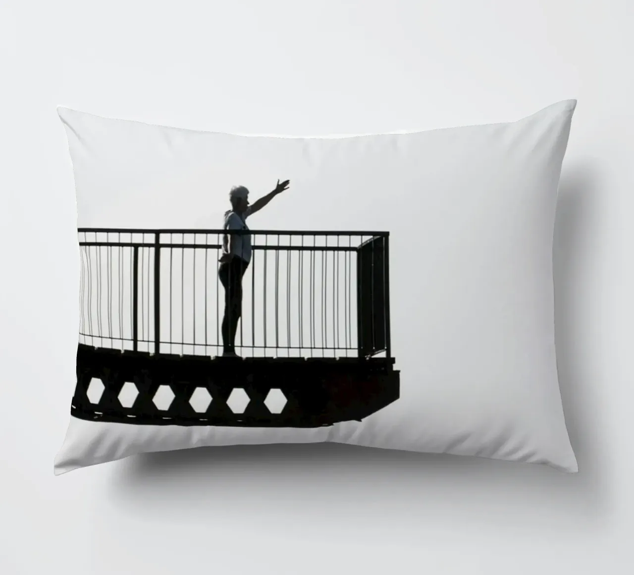 silhouette su un balcone cuscino da Harmony Gallery