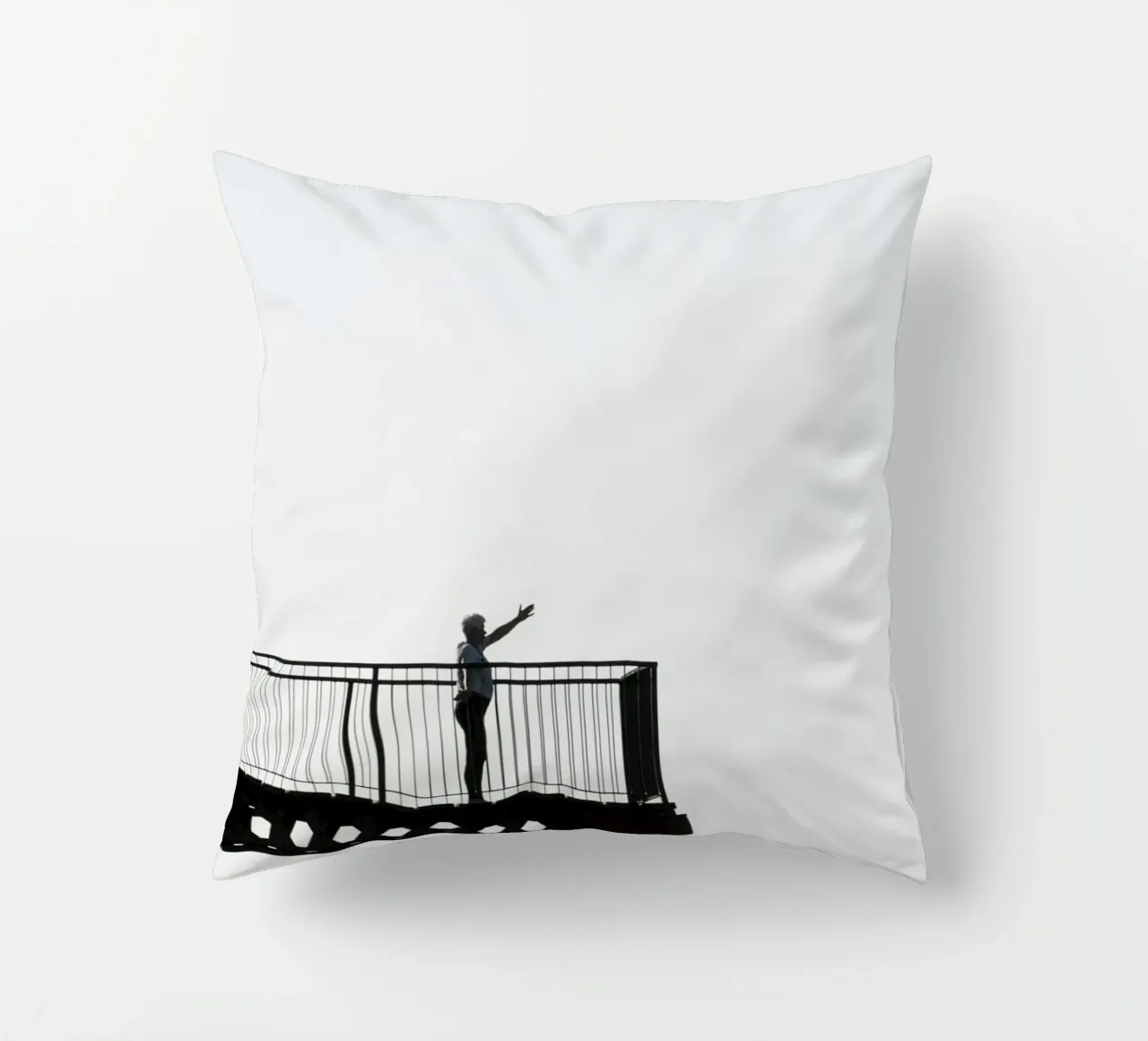 silhouette su un balcone cuscino da Harmony Gallery